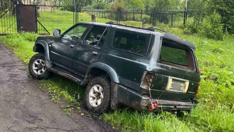 Галичские полицейские «по горячим следам» раскрыли угон и кражу из автомобиля.